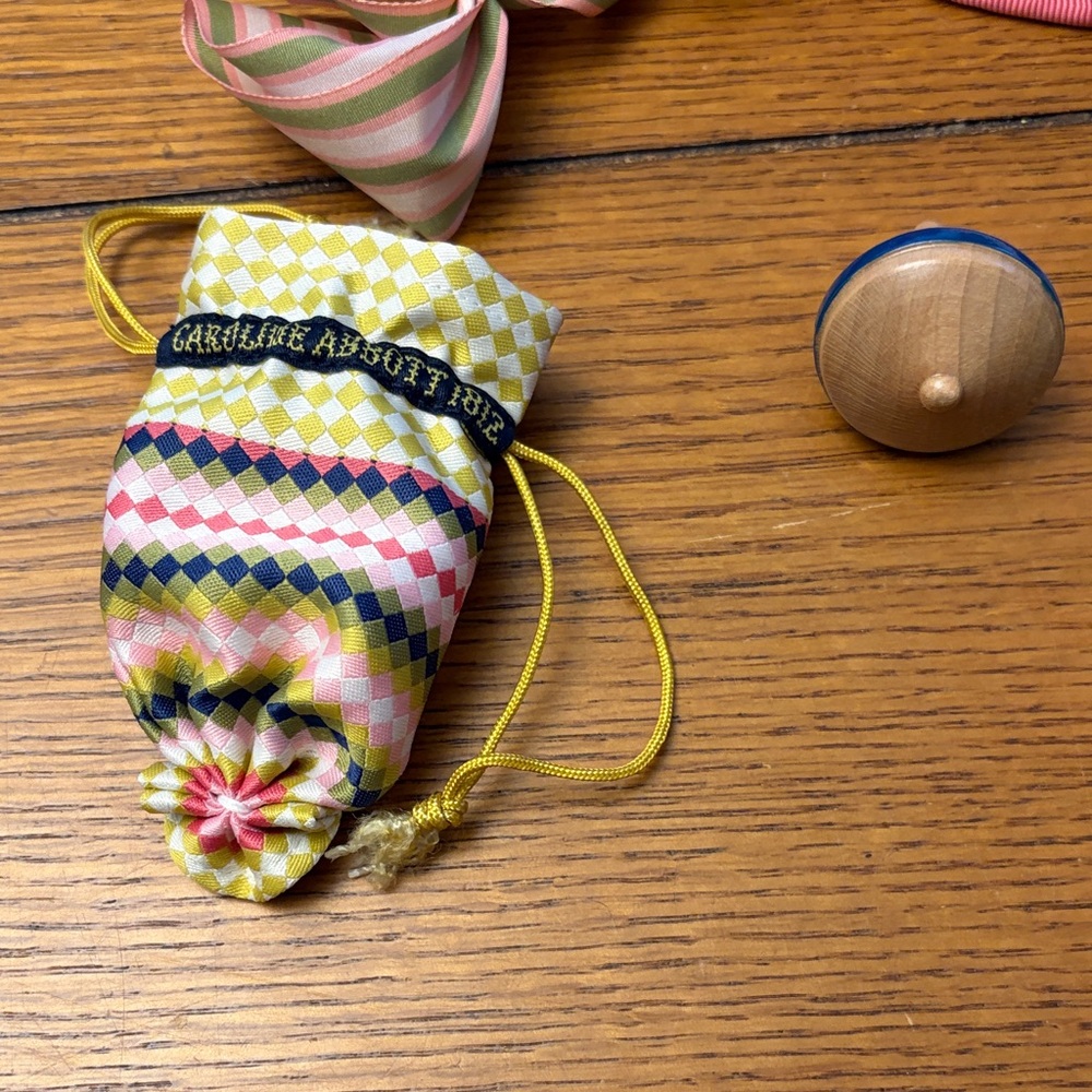 American Girl Caroline Accessories - Picture 2 of 7